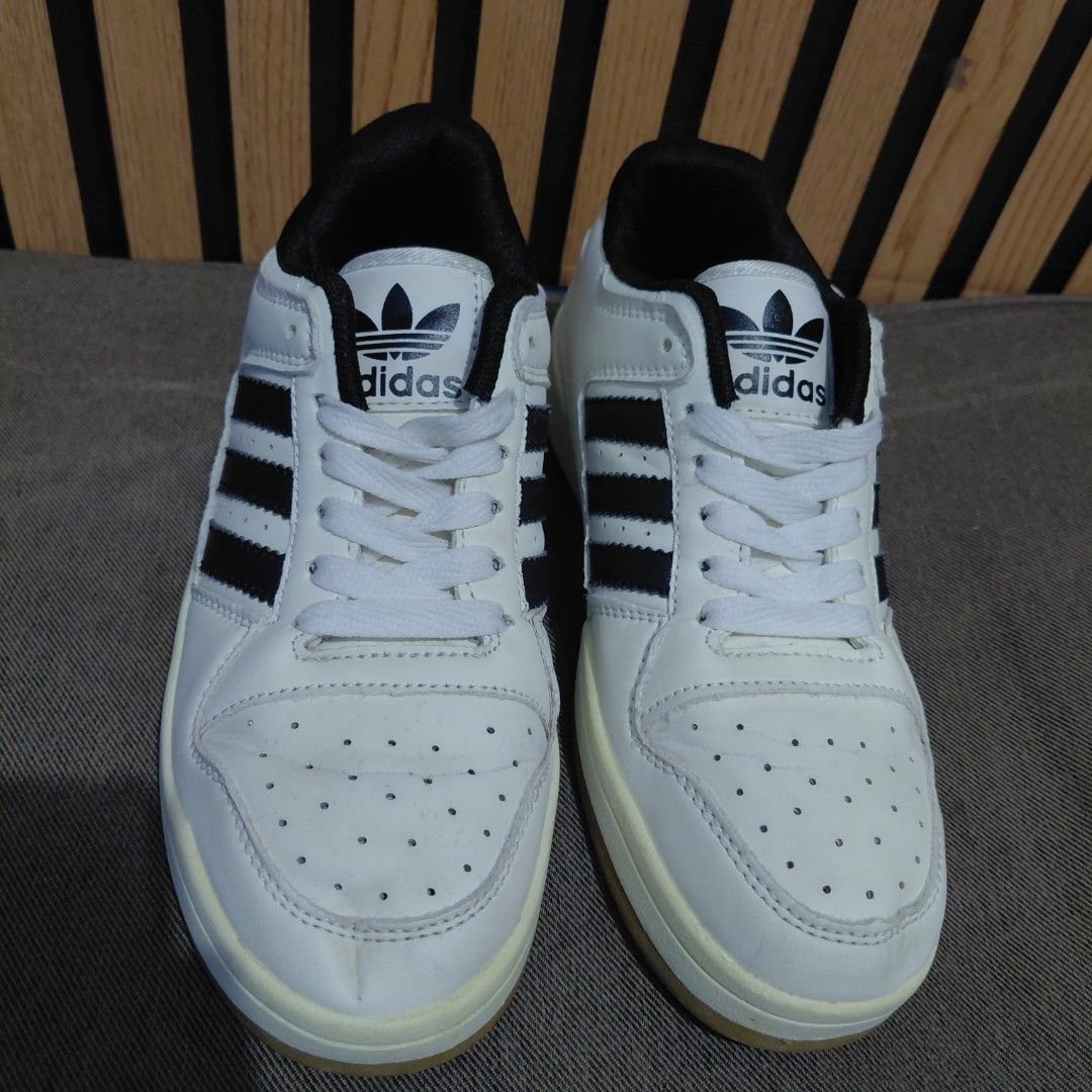 ADIDAS FORUM LOW 23CM (Category: Sneakers) located in Manila. Submitted by pandinity (Listing ID 1443431413, Image 1). Description: .