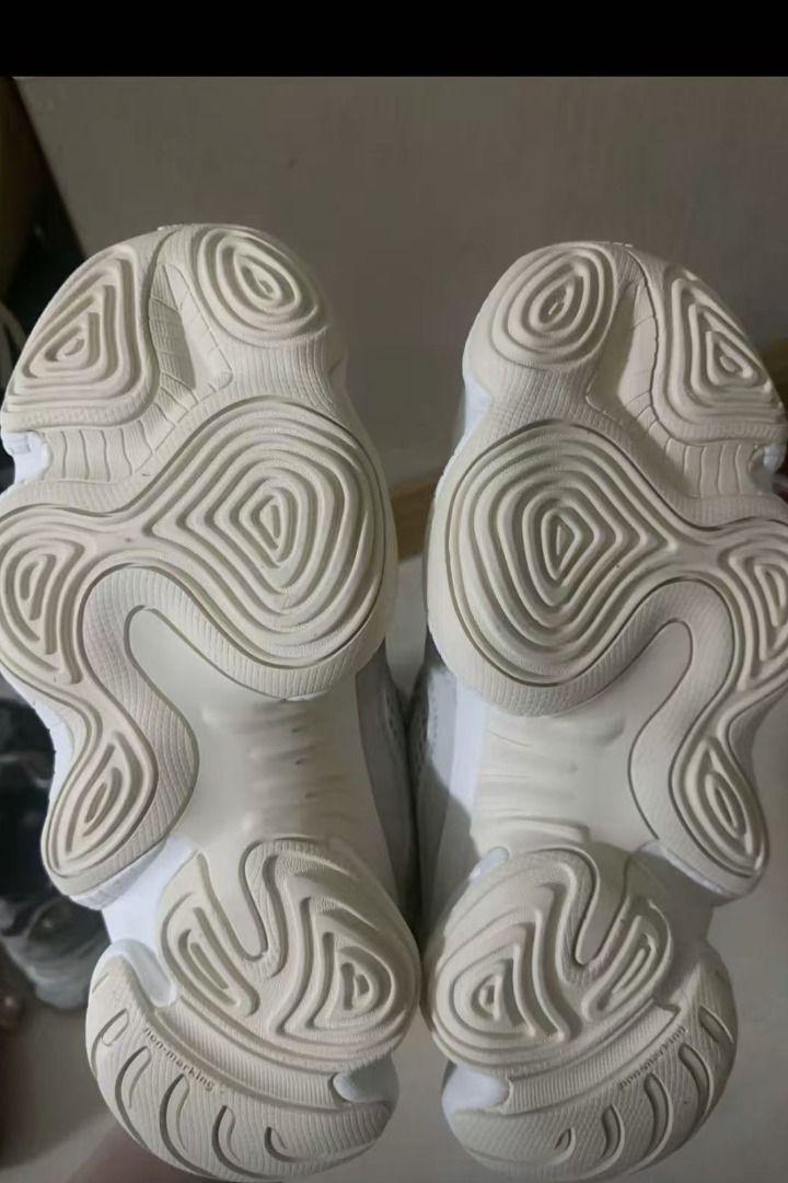 Adidas Originals Yeezy 500 "Bone White" Low cut Dad Shoes unisex (Category: Sneakers) located in Singapore. Submitted by mysticowl.e06830 (Listing ID 1443381952, Image 3). Description: Brand new, 100% authentic, with original box and label SIZE：EU36-45 If you need other colors, you can consult mev.