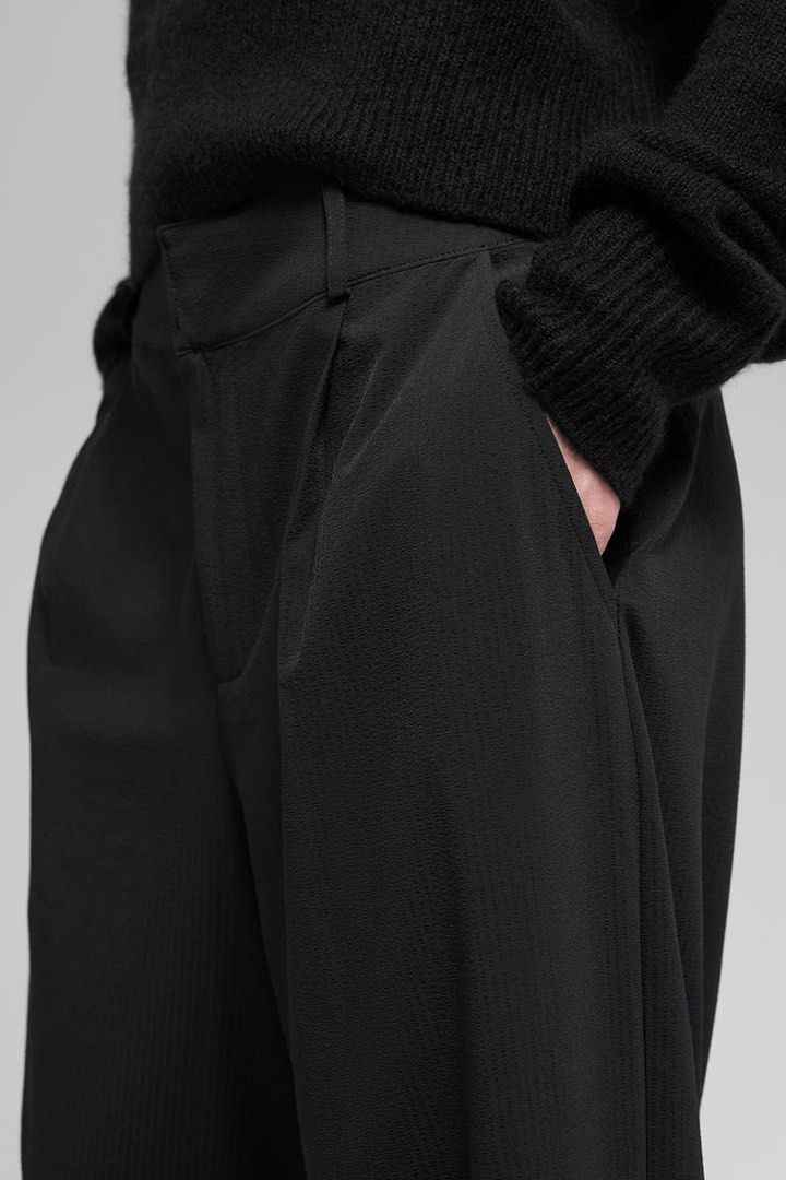 Alo High-Waist Dreamscape Trouser (Short) (Category: Jeans & Leggings) located in Singapore. Submitted by poohsellstuff (Listing ID 1443371567, Image 3). Description: Worn once. - Wide-leg black pants - High-waisted with pleats - Loose, relaxed fit - 28" inseam - Best for heights 5'3" and under - Comfortable and stylish - Ideal for everyday wear.