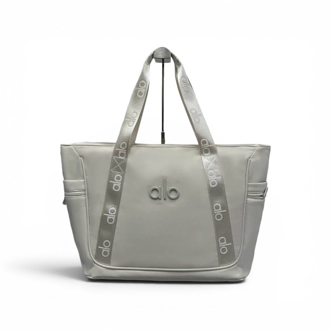 ALO SHOULDER BAG (Category: Shoulder Bags) located in Manila. Submitted by scarlett_hope (Listing ID 1443440173, Image 1). Description: .
