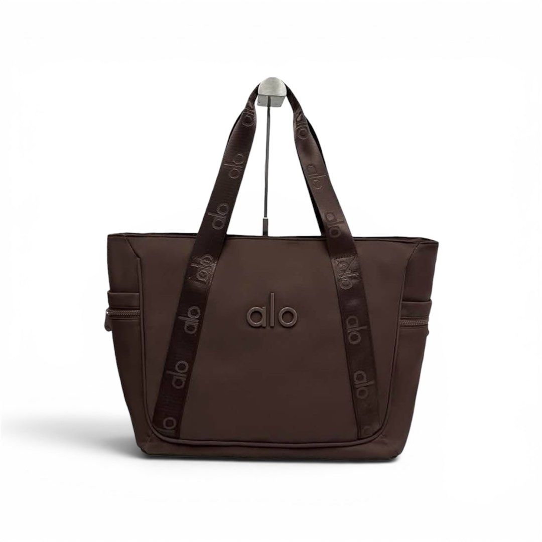 ALO SHOULDER BAG (Category: Shoulder Bags) located in Manila. Submitted by scarlett_hope (Listing ID 1443440173, Image 2). Description: .