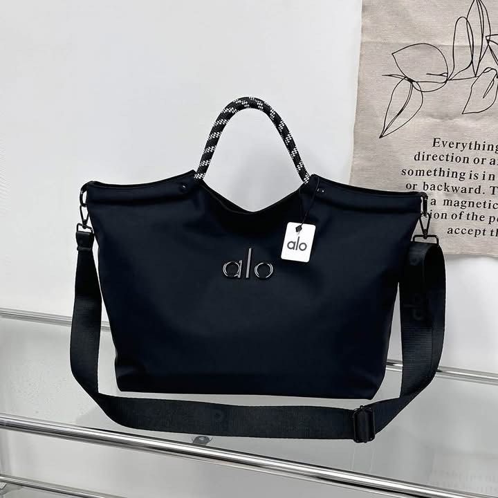 Alo Tote (Category: Tote Bags) located in Manila. Submitted by rcwluxx (Listing ID 1443406123, Image 1). Description: .