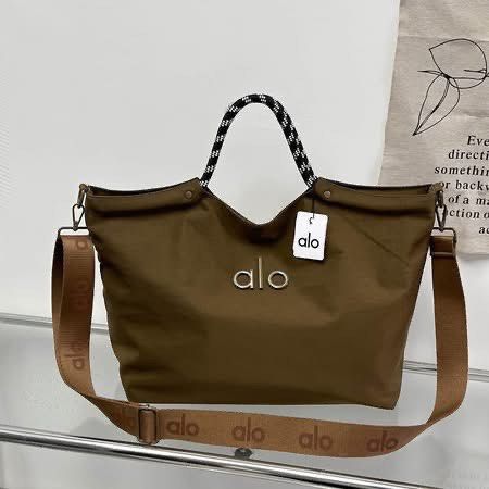 Alo Tote (Category: Tote Bags) located in Manila. Submitted by rcwluxx (Listing ID 1443406123, Image 3). Description: .