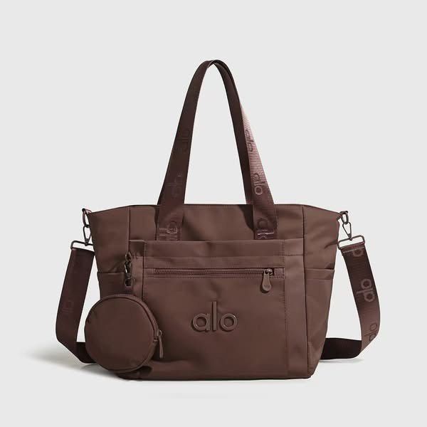 Alo Tote 2in1 (Category: Tote Bags) located in Manila. Submitted by rcwluxx (Listing ID 1443358012, Image 2). Description: .