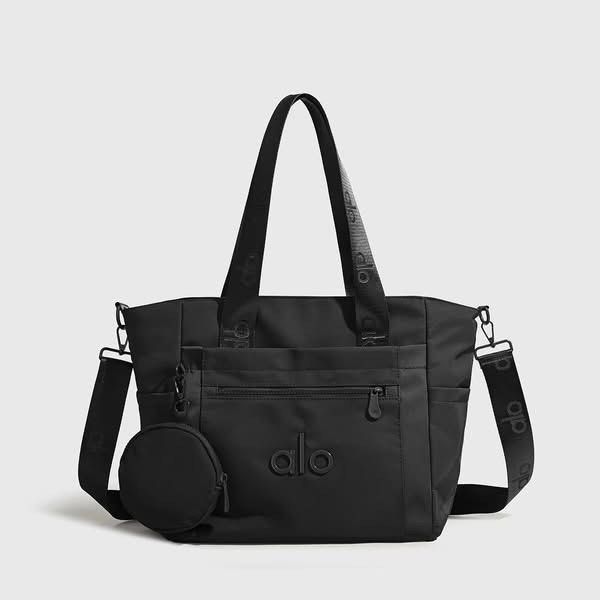 Alo Tote 2in1 (Category: Tote Bags) located in Manila. Submitted by rcwluxx (Listing ID 1443358012, Image 1). Description: .