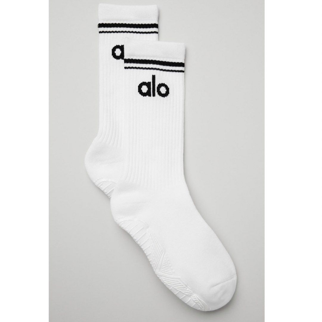 ALO Women’s Throwback Barre Sock (Category: Socks & Tights) located in Quezon City. Submitted by kathleenscloset (Listing ID 1443360828, Image 1). Description: Size: M/L (8-11).