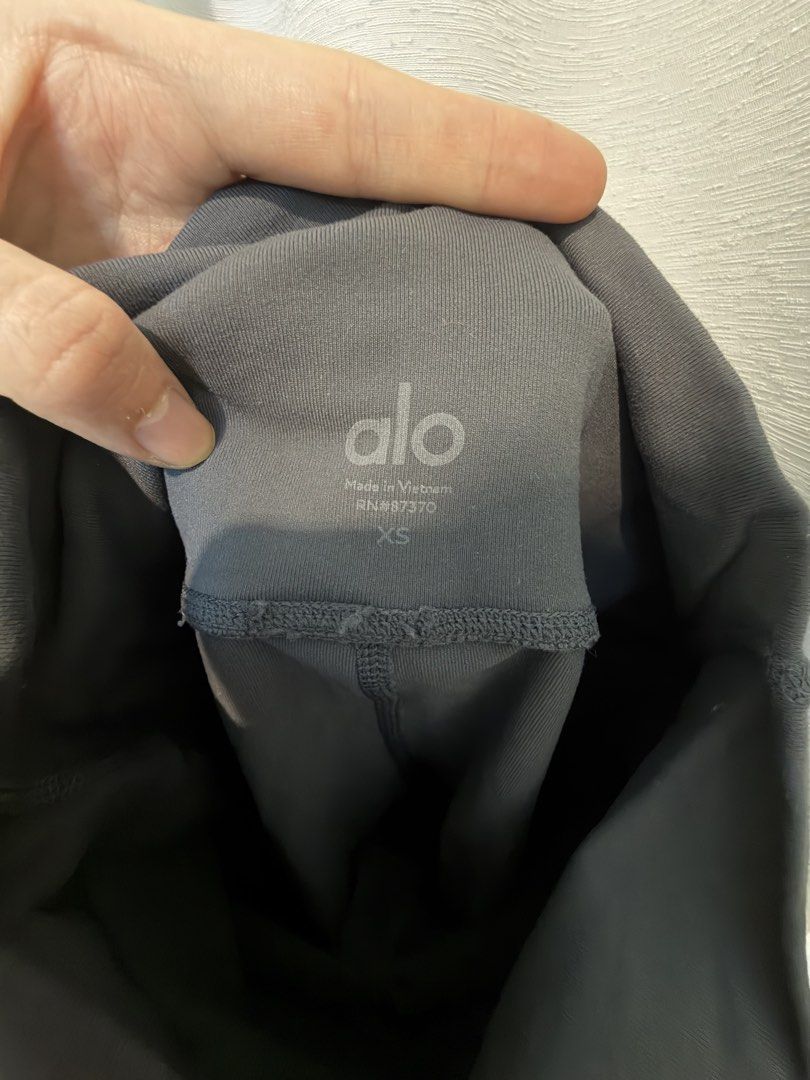 Alo Yoga airlift High Waist Leggings XS Grey (Category: Activewear) located in Singapore. Submitted by amapreloveds (Listing ID 1443459173, Image 2). Description: - Brand: Alo Yoga - Color: Dark Grey - Fit: High-Waisted - Size: XS - Material: Comfortable & Stretchy - Origin: Made in Vietnam - Perfect for: Workouts & Everyday Wear.