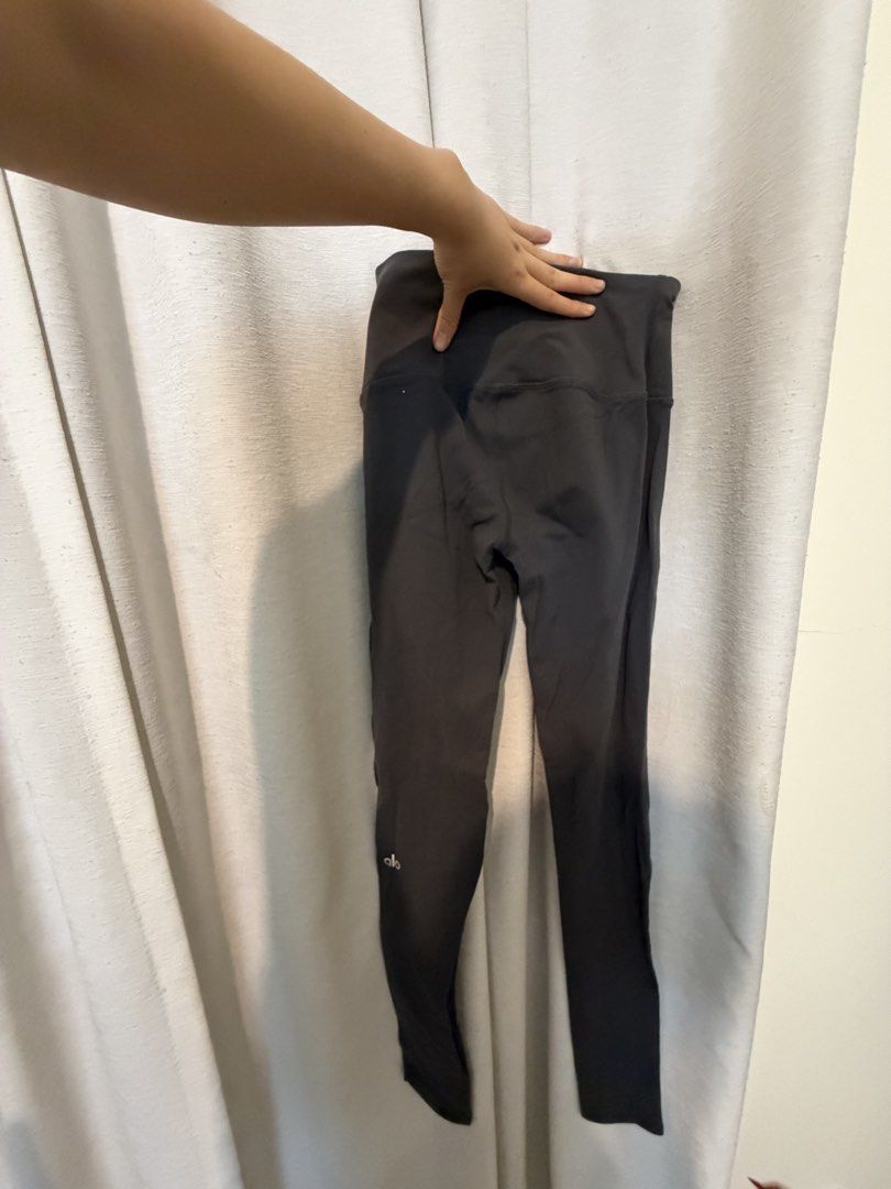 Alo Yoga airlift High Waist Leggings XS Grey (Category: Activewear) located in Singapore. Submitted by amapreloveds (Listing ID 1443459173, Image 3). Description: - Brand: Alo Yoga - Color: Dark Grey - Fit: High-Waisted - Size: XS - Material: Comfortable & Stretchy - Origin: Made in Vietnam - Perfect for: Workouts & Everyday Wear.
