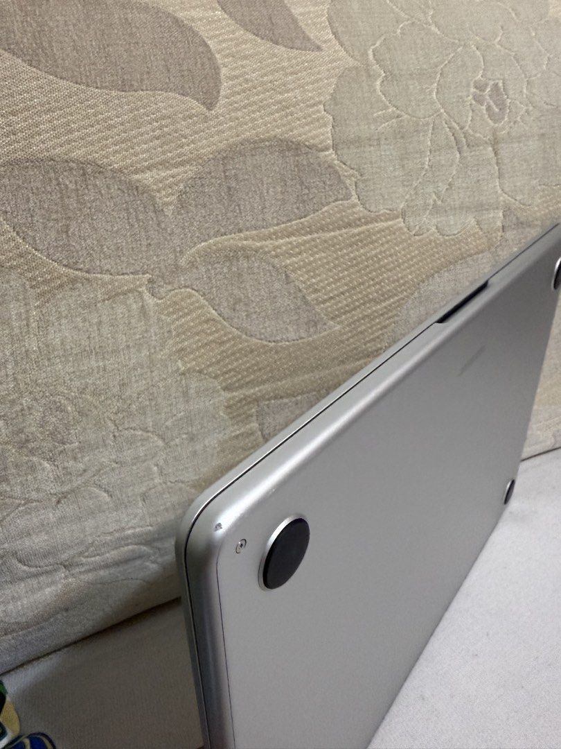 Apple MacBook Air Silver M2 13”480445856797184007