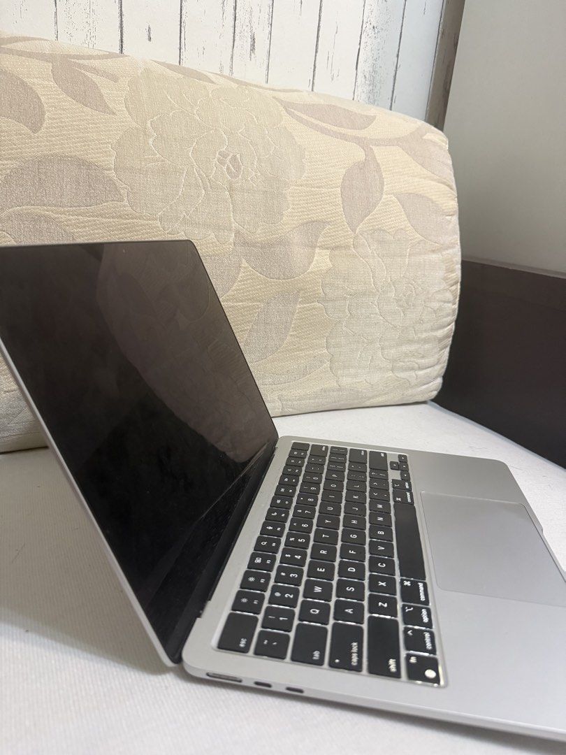 Apple MacBook Air Silver M2 13”480445856797184005