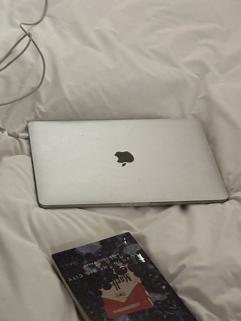 Apple MacBook480279020417863680