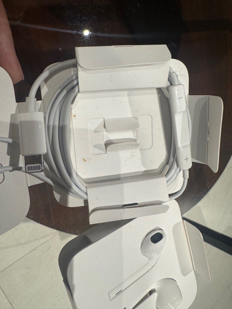 Apple Wired Earphones (Lightning) (Category: Earphones) located in Quezon City. Submitted by annsapp (Listing ID 1443494348, Image 1). Description: Free from old phone Sold in bundle As is where is.