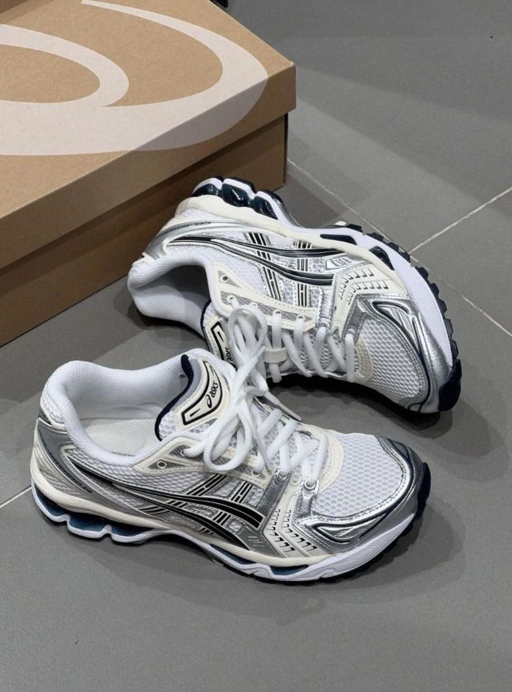 Asics Gel-Kayano 14 Retro White Black Silver (Category: Sneakers) located in Singapore. Submitted by cooldragonxzz (Listing ID 1443439621, Image 2). Description: 📝 Product Card ──────────── Brand Asics Name Asics Gel-Kayano 14 Retro White Black Silver Cond. New Ship J&T / Ninja Van (Free) Pay Cash on Delivery Confirm 3 days ──────────── 📩 Chat for questions.