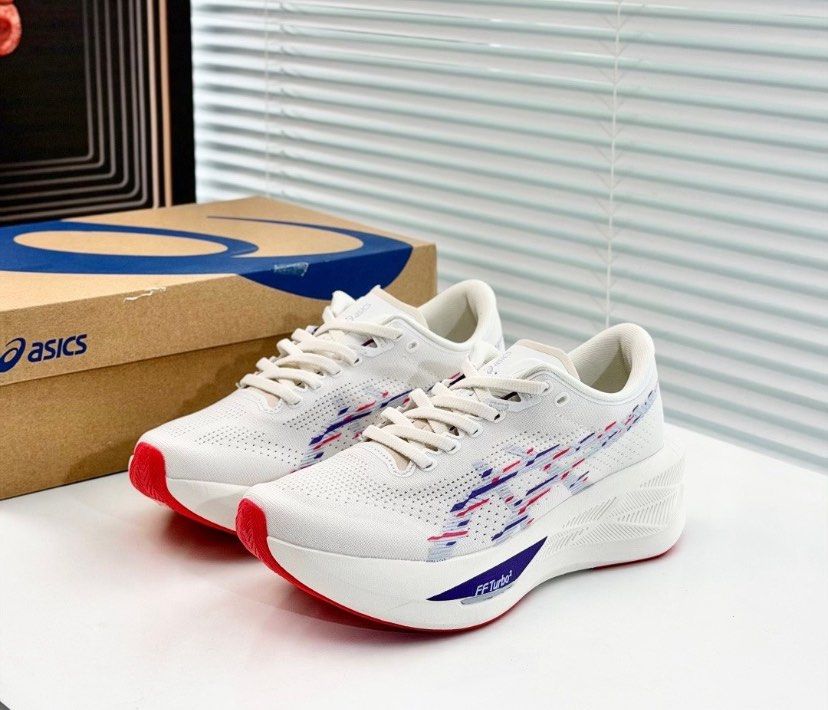 ASICS SONICBLAST Classic Versatile Rebound Running Shoes (White) (Category: Sneakers) located in Singapore. Submitted by heymissnicole (Listing ID 1443390052, Image 2). Description: Limited stock & limited sizes. First come, firstserved. 🎁Supports viewing real photos.