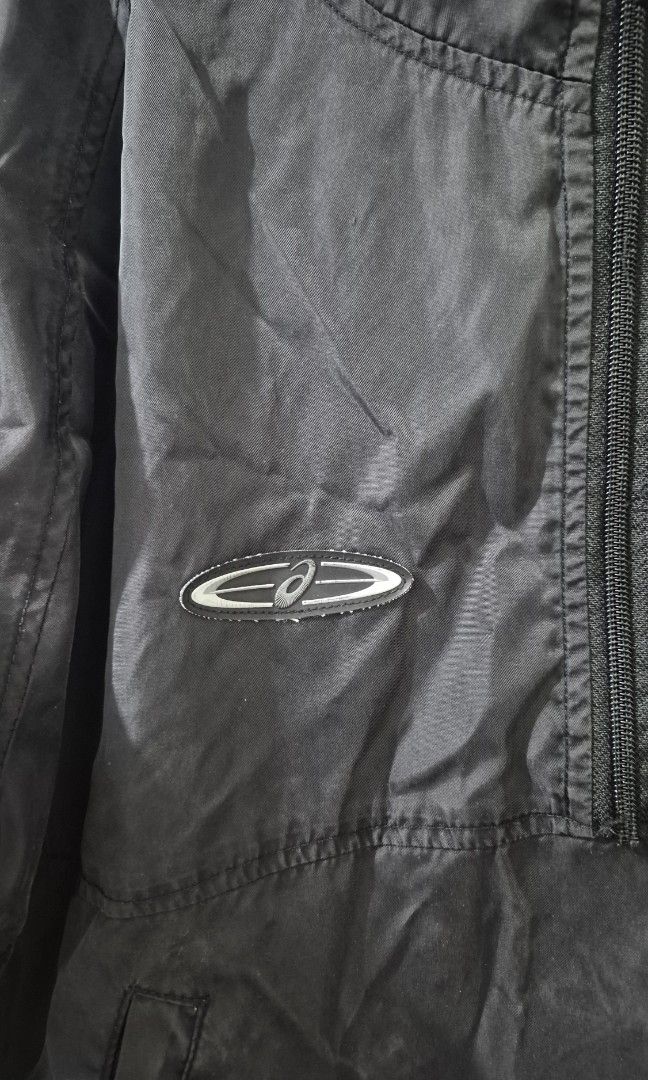 Asics Vintage Hooded Anorak Jacket (Category: Coats, Jackets and Outerwear) located in Lucena. Submitted by ligayasjunkshop (Listing ID 1443463240, Image 2). Description: .