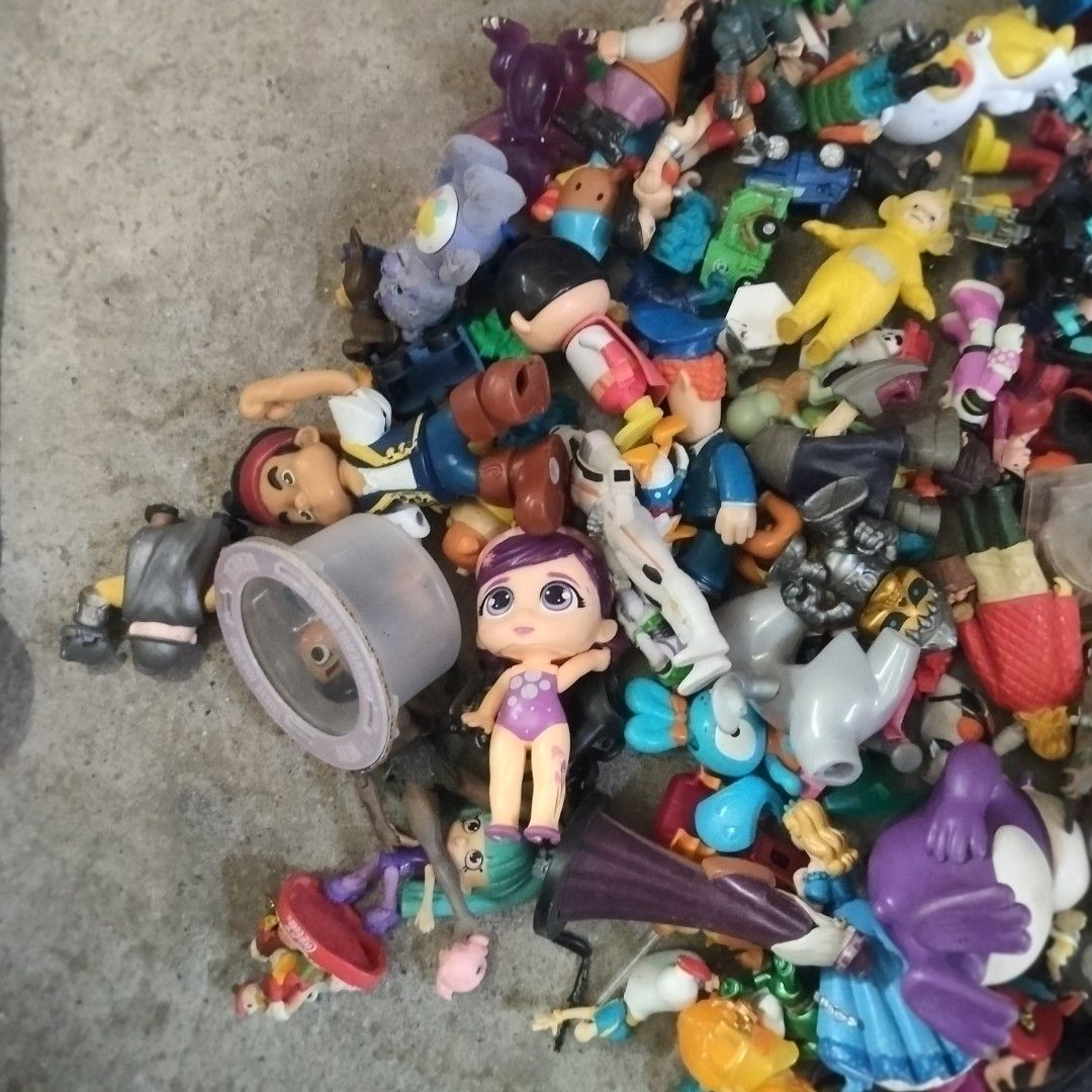 Assorted Toy Figures Bundle (Category: Figurines & Statues) located in Plaridel. Submitted by klayskolektibols (Listing ID 1443433704, Image 2). Description: toy lot at is conditions WYSIWYG .