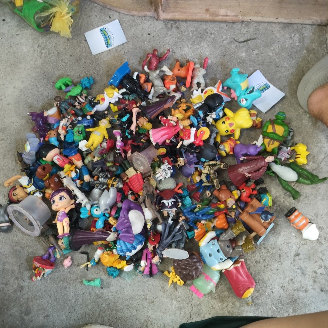 Assorted Toy Figures Bundle (Category: Figurines & Statues) located in Plaridel. Submitted by klayskolektibols (Listing ID 1443433704, Image 1). Description: toy lot at is conditions WYSIWYG .