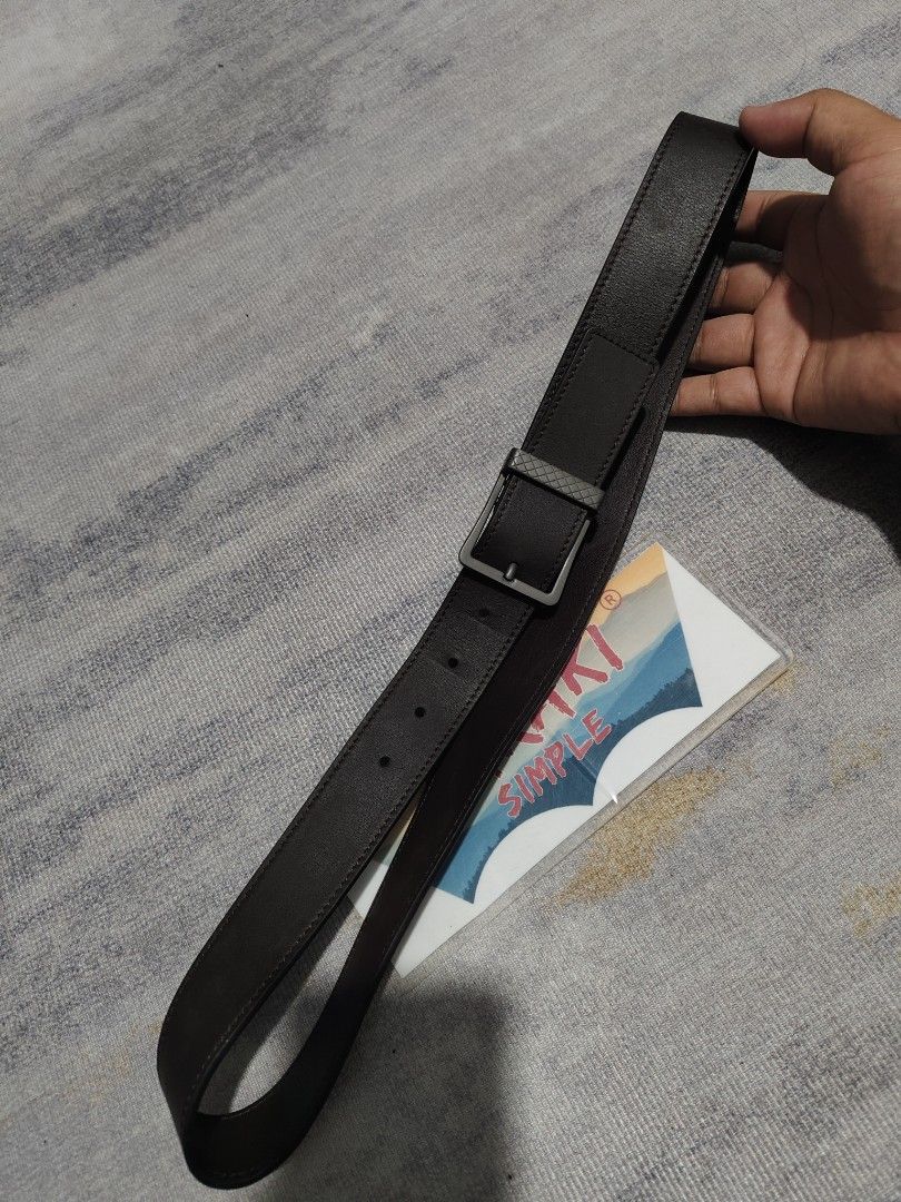 AUTHENTIC BOTTEGA VENETA LEATHER BELT (Category: Luxury Accessories) located in Baguio. Submitted by igorotak.111.taraki.com (Listing ID 1443364302, Image 2). Description: FS AUTHENTIC BOTTEGA VENETA LEATHER BELT V.GOOD CONDI NO ISSUES SOLID NITO ♥️ L-41.