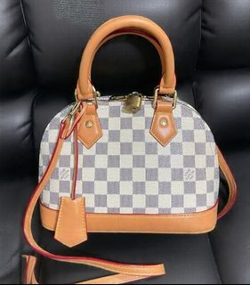 (Category: ) located in . Submitted by luxxechic (Listing ID 1443324511, Image 1). Description: .