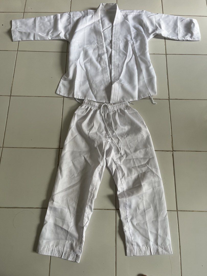 B1T1 SIZE 140&150 White Karate Gi Uniform Set (Category: Other Sports Equipment and Supplies) located in Quezon City. Submitted by ashiesam (Listing ID 1443367623, Image 1). Description: - SIZE 140 and 150 FOR 450 PESOS - NO BELT - Includes jacket and pants - Pants feature adjustable drawstring waist.