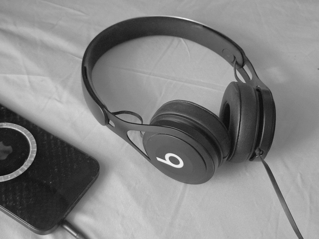 Beats Headphones (Category: Headphones & Headsets) located in Quezon City. Submitted by jill0falltrades (Listing ID 1443426117, Image 2). Description: Beats by Dr Dre EP Wired On Ear Headphones Black, no longer has it's package or receipts because it couldn't fit in my luggage..