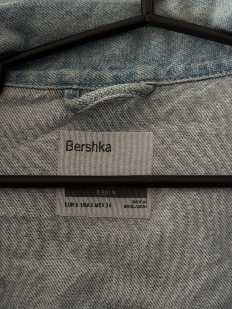 Bershka Light Wash Cropped Denim Jacket (Category: Coats, Jackets and Outerwear) located in Santa Rosa. Submitted by natgraphs (Listing ID 1443380154, Image 2). Description: - Bershka light wash denim jacket - Cropped style - Distressed details and frayed hem - Button closure and front pockets - Perfect for layering - Size S.