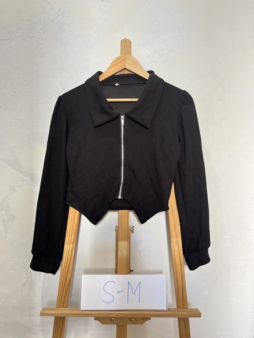 Black Cropped Zip-Up Jacket with Collar (Category: Coats, Jackets and Outerwear) located in Baguio. Submitted by threadsandcrafts (Listing ID 1443360413, Image 1). Description: - Black cropped jacket - Zip-up front with collar - Long sleeves with elastic cuffs - Shaped hemline - Estimated size: S-M - Ideal for layering over outfits.