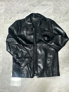 (Category: ) located in . Submitted by fendi.closet (Listing ID 1443440792, Image 1). Description: .