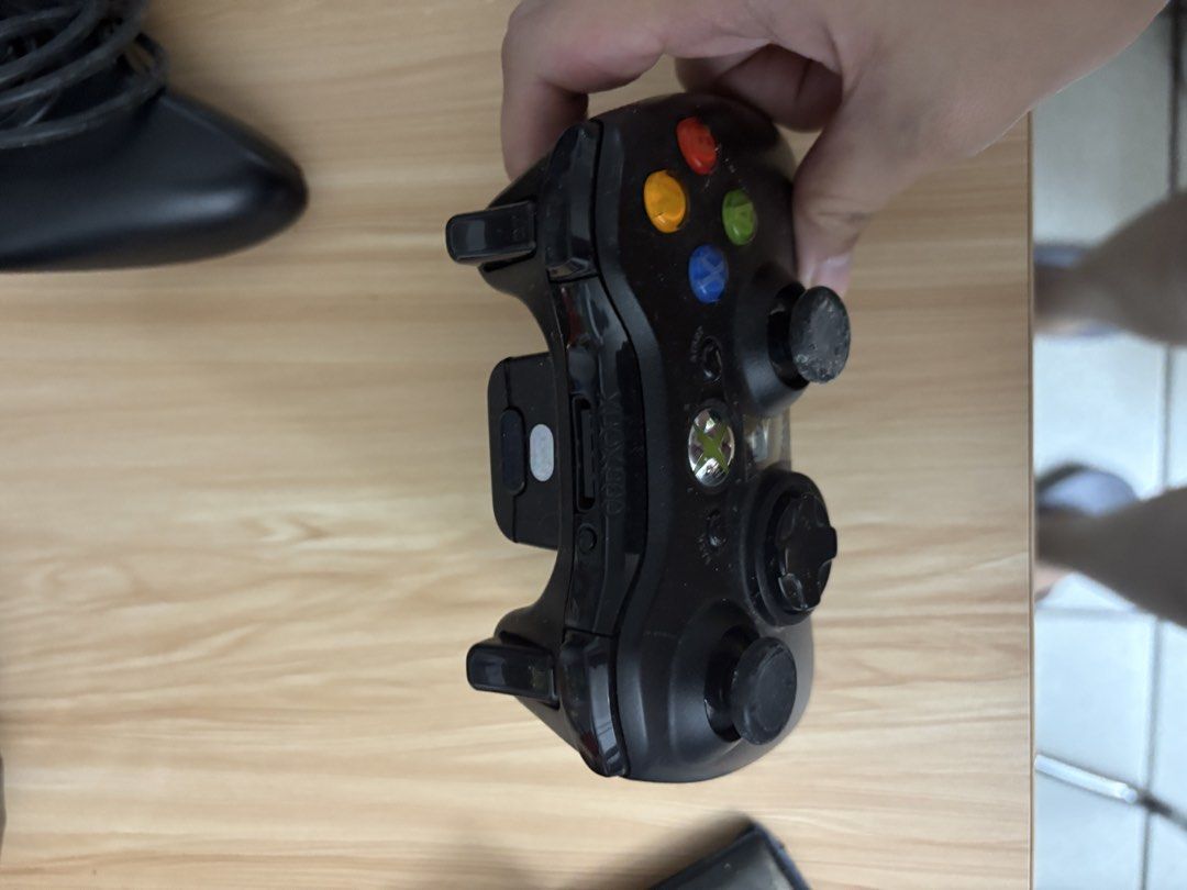 Black Xbox 360 Controller (Category: Controllers) located in Caloocan City. Submitted by Limsoc (Listing ID 1443442785, Image 2). Description: Not sure if it still works.