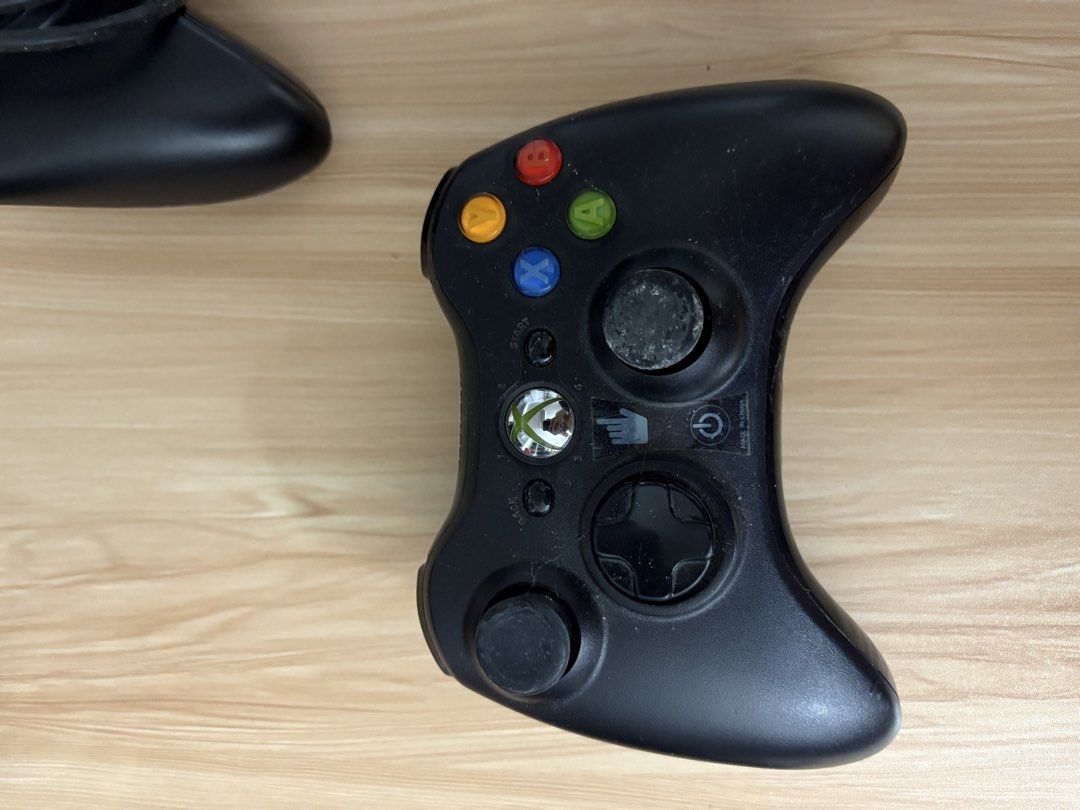 Black Xbox 360 Controller (Category: Controllers) located in Caloocan City. Submitted by Limsoc (Listing ID 1443442785, Image 1). Description: Not sure if it still works.