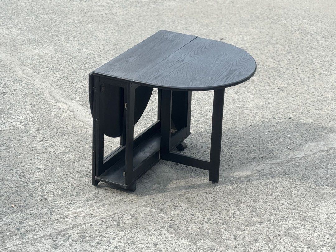 Butterfly Table / Extendable Table (Category: Tables & Sets) located in Bulacan. Submitted by rock_off.thriftshop.ph (Listing ID 1443421020, Image 3). Description: .