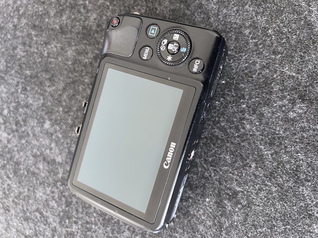 CANON EOS M BODY (Category: Cameras) located in Butuan. Submitted by stevenordona (Listing ID 1443374613, Image 2). Description: CANON EOS M BODY USE FOR VIDEO ONLY LOW SHUTTERCOUNT INCLUSION BODY BATTERY CHARGER RFS TAMBAK LANG HINDI NA GINAGAMIT WORKING CONDION.