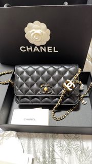 (Category: ) located in . Submitted by shoppingqueenkc (Listing ID 1443395878, Image 1). Description: .