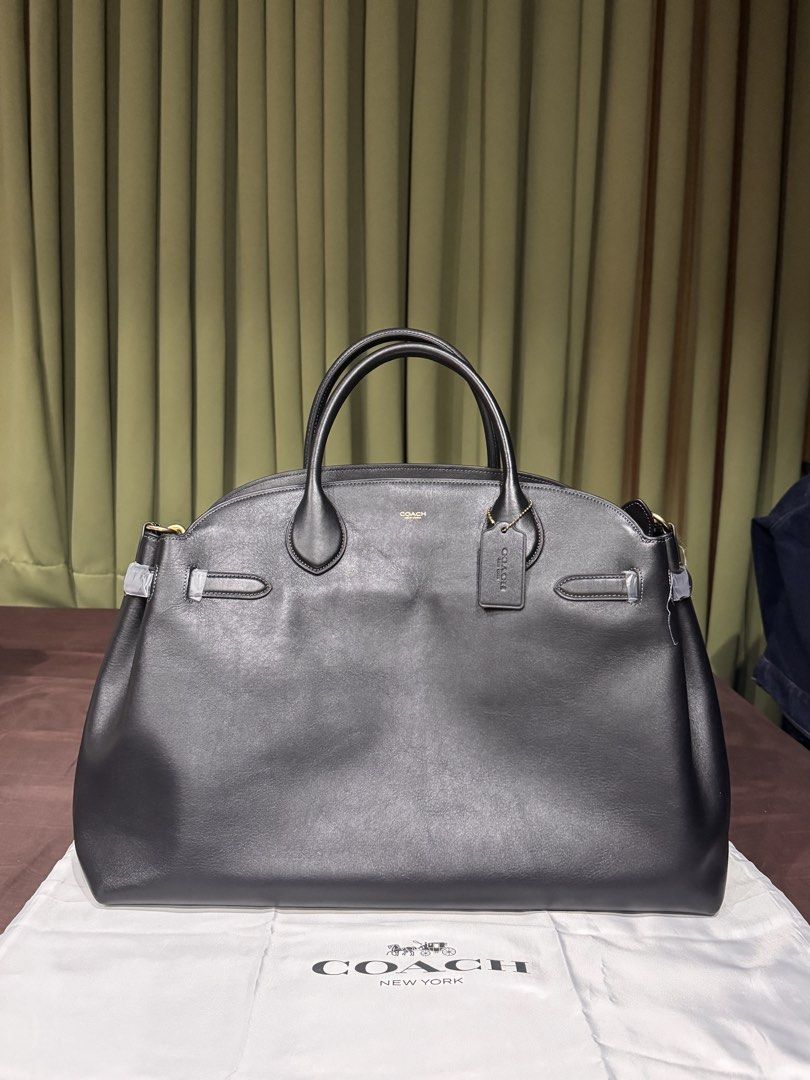 COACH EMPIRE CARRYALL 48 BAG (Category: Shoulder Bags) located in Caloocan City. Submitted by anglca_ (Listing ID 1443355786, Image 2). Description: - black - 48 - original - on hand - with dust bag - new, never used RFS: extra bag only. won’t be using it north caloocan area. pm me! .