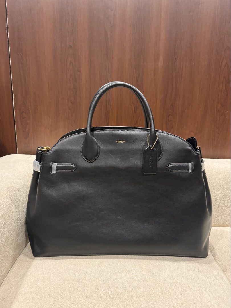 COACH EMPIRE CARRYALL 48 BAG (Category: Shoulder Bags) located in Caloocan City. Submitted by anglca_ (Listing ID 1443355945, Image 1). Description: - black - size 48 - original - on hand - with dust bag & paper bag - new, never used RFS: extra bag only. won’t be using it north caloocan area. pm me!.