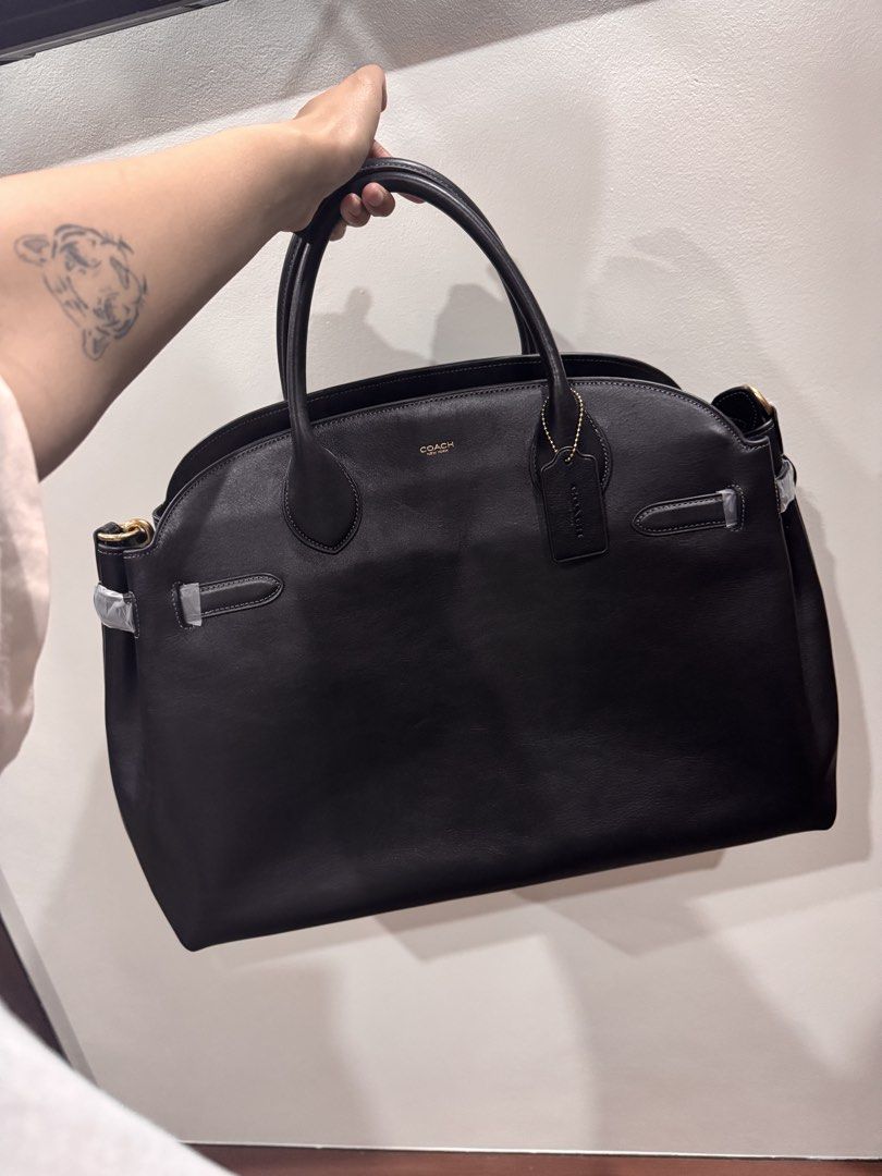 COACH EMPIRE CARRYALL 48 BAG (Category: Sling Bags) located in Caloocan City. Submitted by anglca_ (Listing ID 1443356274, Image 2). Description: - black - size 48 - original - on hand - with dust bag & paper bag - new, never used RFS: extra bag only. won’t be using it north caloocan area. pm me!.