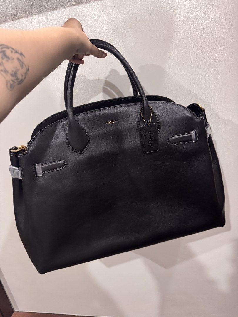 COACH EMPIRE CARRYALL 48 BAG (Category: Sling Bags) located in Caloocan City. Submitted by anglca_ (Listing ID 1443356274, Image 3). Description: - black - size 48 - original - on hand - with dust bag & paper bag - new, never used RFS: extra bag only. won’t be using it north caloocan area. pm me!.