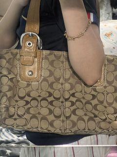 (Category: ) located in . Submitted by xoxo.dahlia (Listing ID 1443409398, Image 1). Description: .
