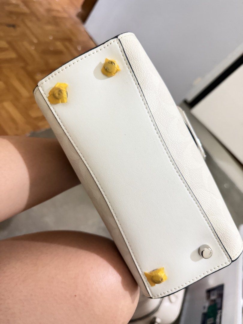 Coach Signature Top Handle White Bag (Category: Shoulder Bags) located in Manila. Submitted by rainyday2202 (Listing ID 1443372722, Image 2). Description: - Authentic Coach top handle bag once lang nagamit with dalawang strap No flaws Properly stored Can do meetup or jnt and lalamove rfs: decluttering.