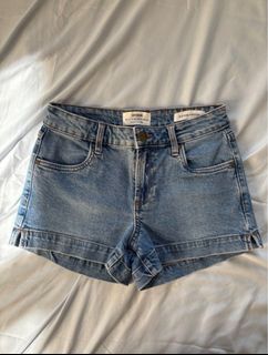 (Category: ) located in . Submitted by 4nnika (Listing ID 1443347118, Image 1). Description: .