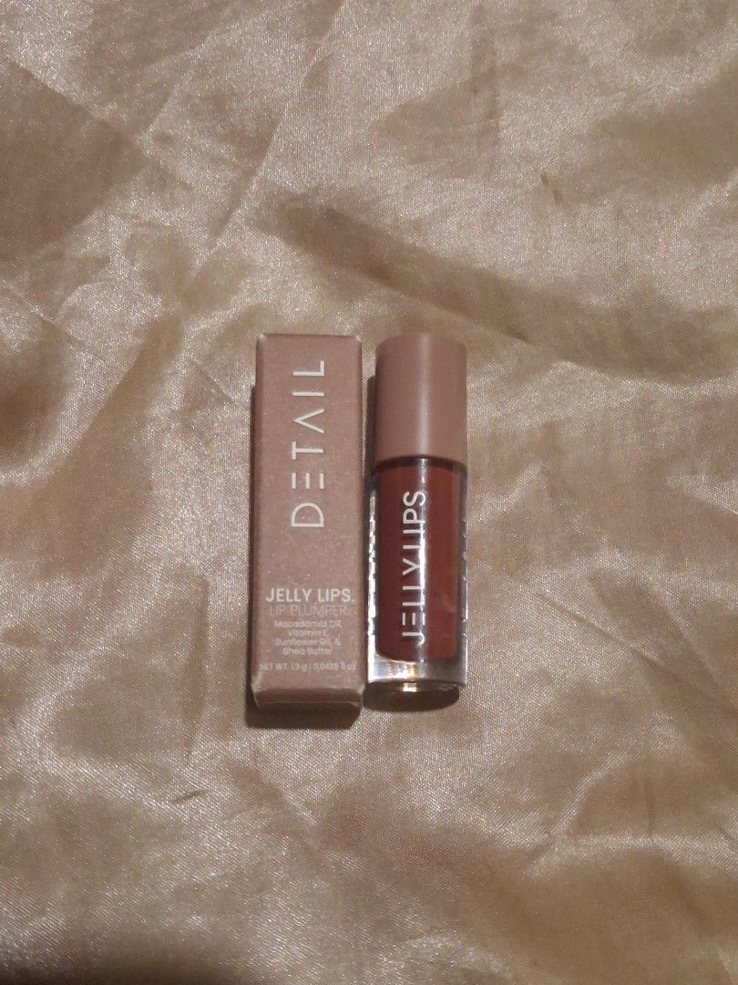 DETAIL Jelly Lips Mini Lip Plumper Gloss (Category: Makeup) located in Antipolo. Submitted by v3ine (Listing ID 1443485599, Image 1). Description: 10pc avail brand new, sealed loc: antipolo mod: jnt, lalamove, or meet-up.