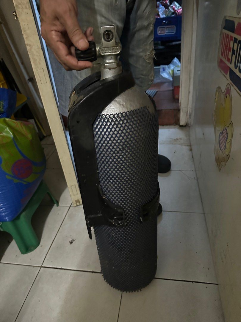 Divers oxygen tank (Category: Other Sports Equipment and Supplies) located in Marikina City. Submitted by fabfinds_online2024 (Listing ID 1443422370, Image 1). Description: Used oxygen tank for scuba diving.