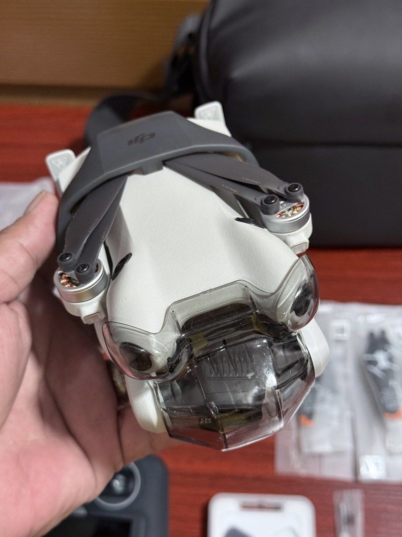 Dji Mini 4 Pro Semi FMC (Category: Drones) located in Quezon City. Submitted by danielmunoz (Listing ID 1443372619, Image 3). Description: For sale Dji Mini 4 Pro semi FMC 2 batteries and 1 charging hub. No issue. ND filters included. Location: Quezon City Pm nalang po for inquiries. Thank you.
