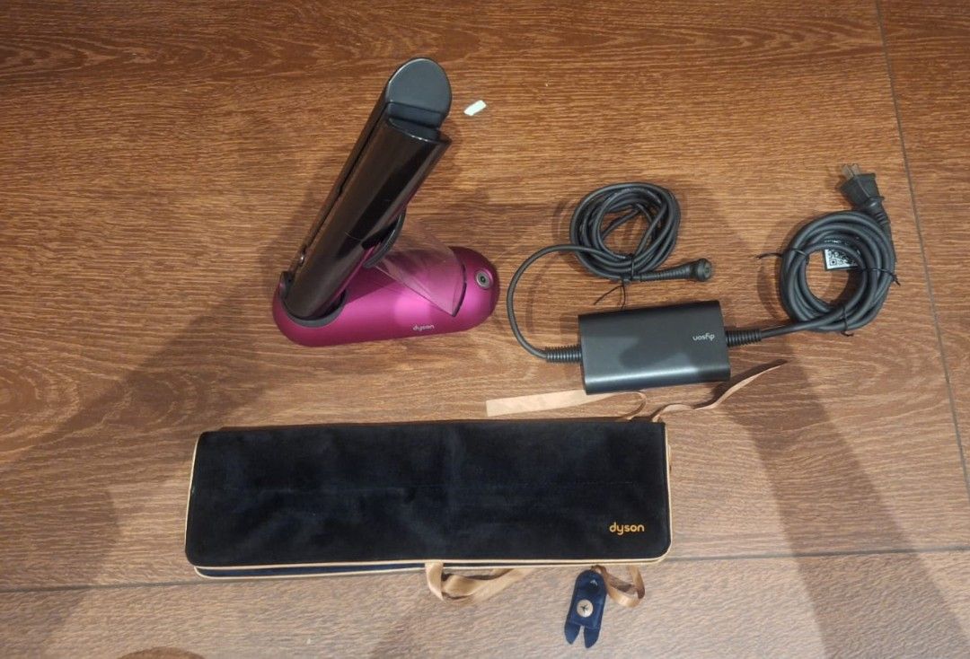 Dyson Corrale (Category: Hair) located in Quezon City. Submitted by andreahc0210 (Listing ID 1443397415, Image 1). Description: Universal Cordless Orig Price 32,900 Includes charger , travel pouch , charging dock and travel pouch The Dyson Corrale™ is the only hair straightener featuring flexing copper plates that shape to gather hair, allowing for straighter, shinier styles with less heat and 50% less breakage. Designed for cord-free versatility