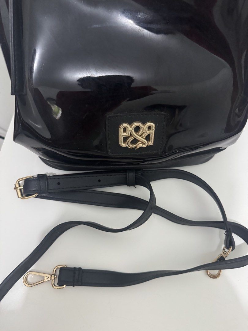 Eve and Adam bucket bag (Category: Tote Bags) located in Batangas. Submitted by z.declutter (Listing ID 1443380075, Image 3). Description: Very durable Waterproof.