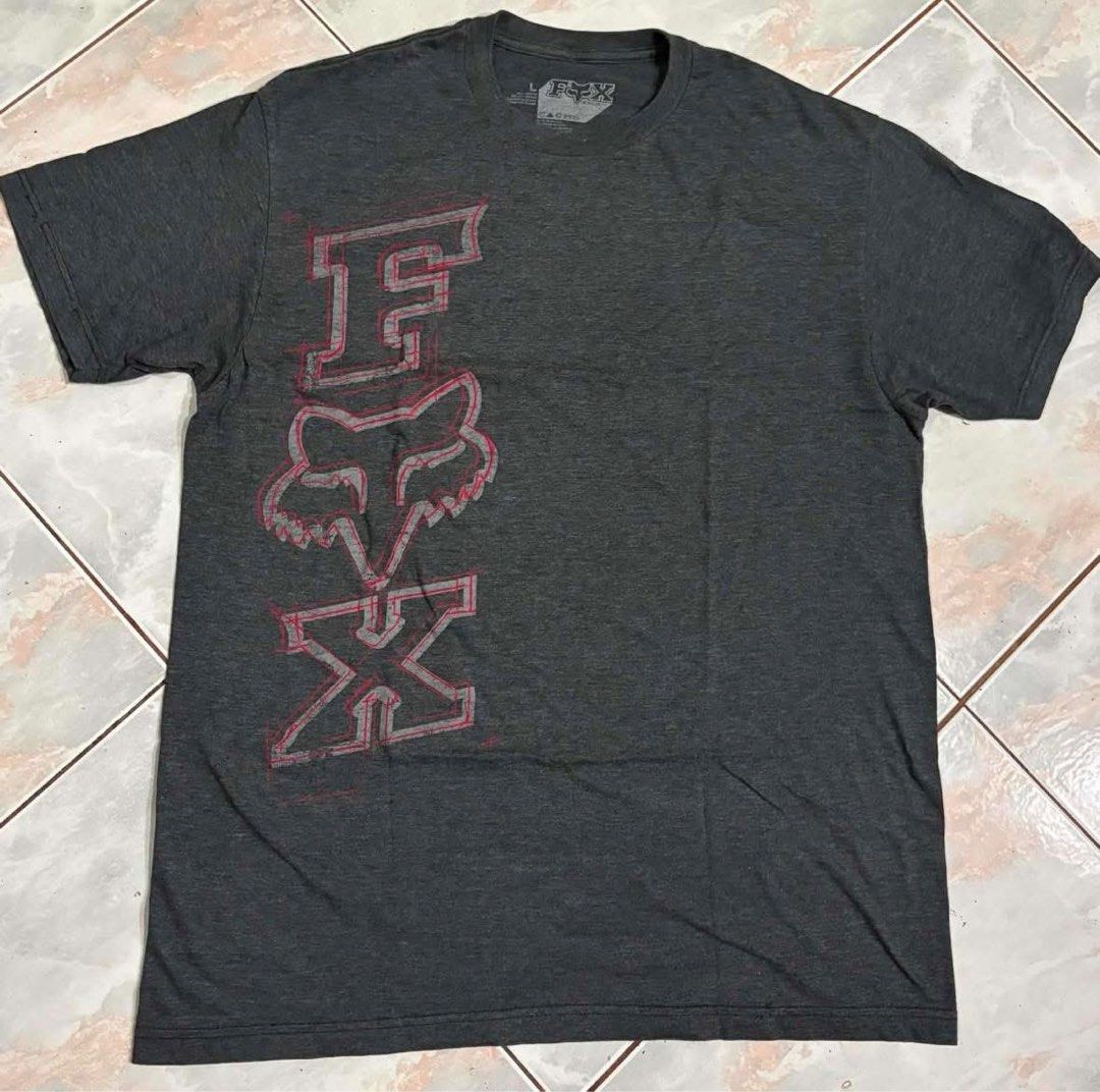 Fox Graphic Shirt (Category: Tshirts & Polo Shirts ) located in Lucena. Submitted by ryu625 (Listing ID 1443443640, Image 1). Description: (50% cotton 50% polyester) W- 21.5 L-30 Issues Slight fading on print alt, alternative, fashion, fox, fox racing, grunge, racing, racing gear, Y2K.
