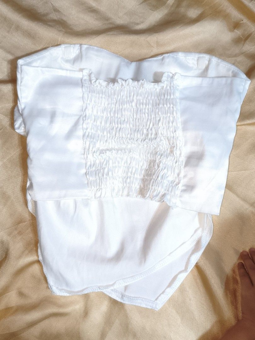 FREE for miner - white tube (Category: Sleeveless) located in Las Pinas. Submitted by dnbrbnt (Listing ID 1443342651, Image 2). Description: xs to small.