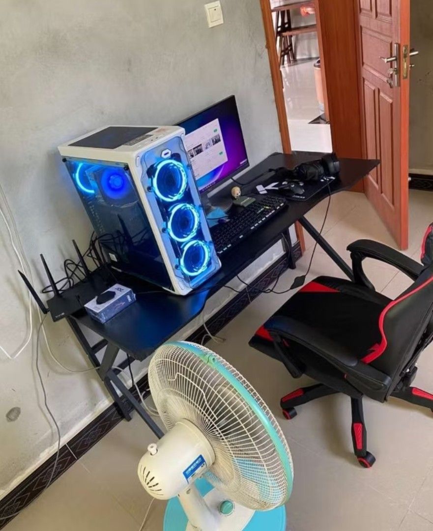 study table (Category: Other Home Furniture) located in Singapore. Submitted by chenmin1988 (Listing ID 1443414364, Image 1). Description: table only..