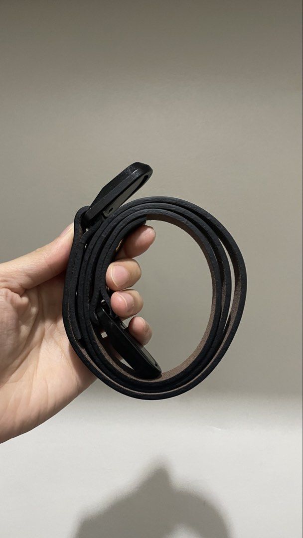 Generic leather camera neck strap (dark brown, 38”) (Category: Camera Bags & Carriers) located in Quezon City. Submitted by shottheserif (Listing ID 1443422125, Image 1). Description: FOR SALE (NO RETURN/REFUND): Generic leather camera neck strap (dark brown, 38”) - ₱1,800 ONLY - comes with third party anchor links (NOT PEAK DESIGN) - length (end to end including anchor link): approx 38.4 inches - bought for ₱2,427.33 from Etsy (PelleleatherDesig