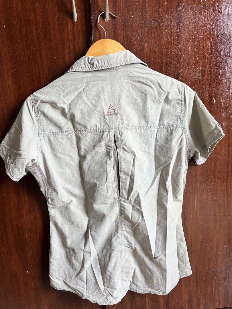 Golden Down Hiking Shirt Size M (Category: Shirts) located in Quezon City. Submitted by declutteringpeppers (Listing ID 1443344617, Image 2). Description: - Lightweight short-sleeved hiking shirt by Golden Down - khaki color - Collared neckline with button-up front - Convenient chest pocket - Mesh side panels for enhanced breathability - Back vent for improved airflow - Ideal for all your outdoor adventures.